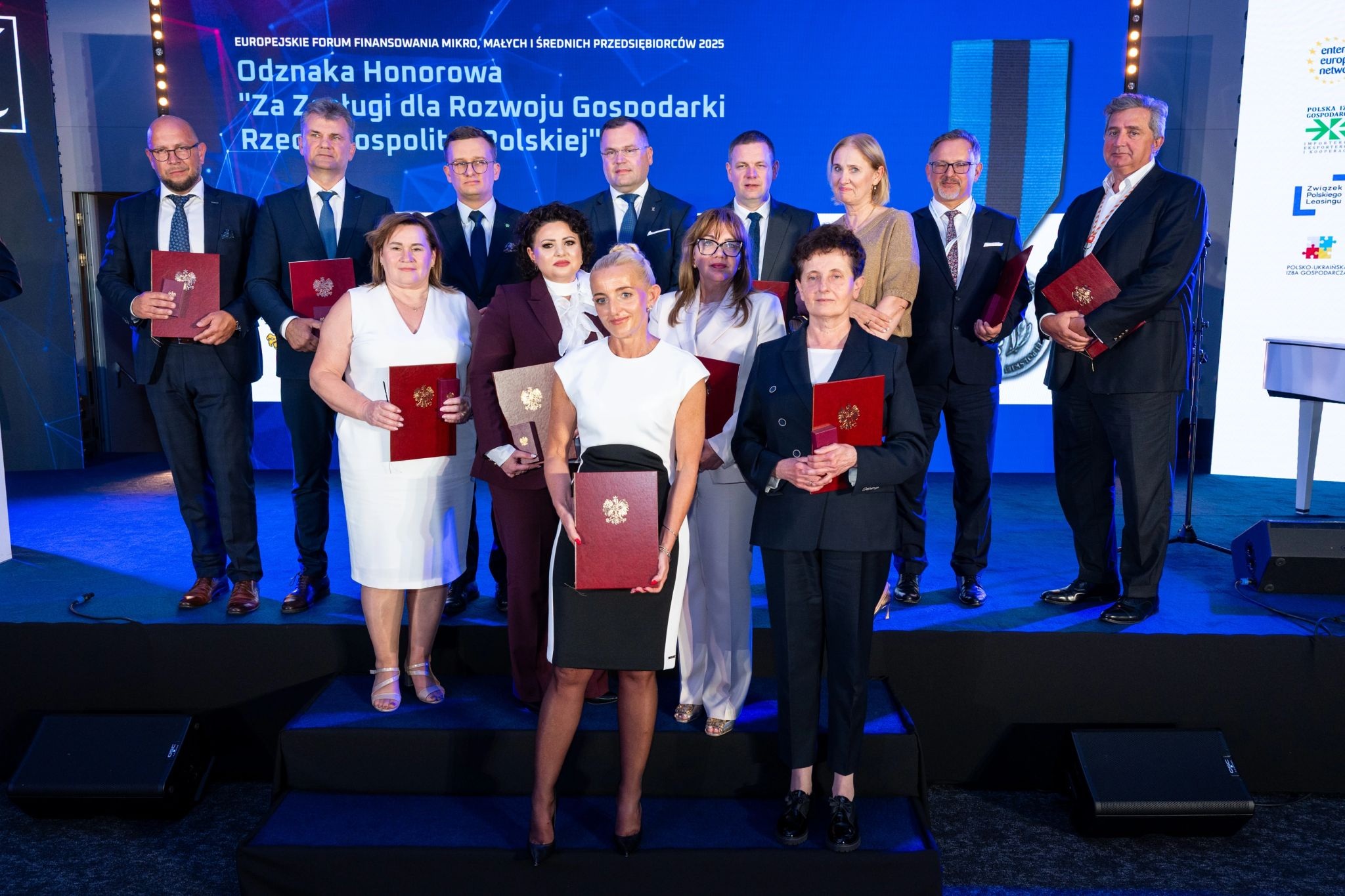 Pani Prezes Małgorzata Matejkowska z nagrodą.