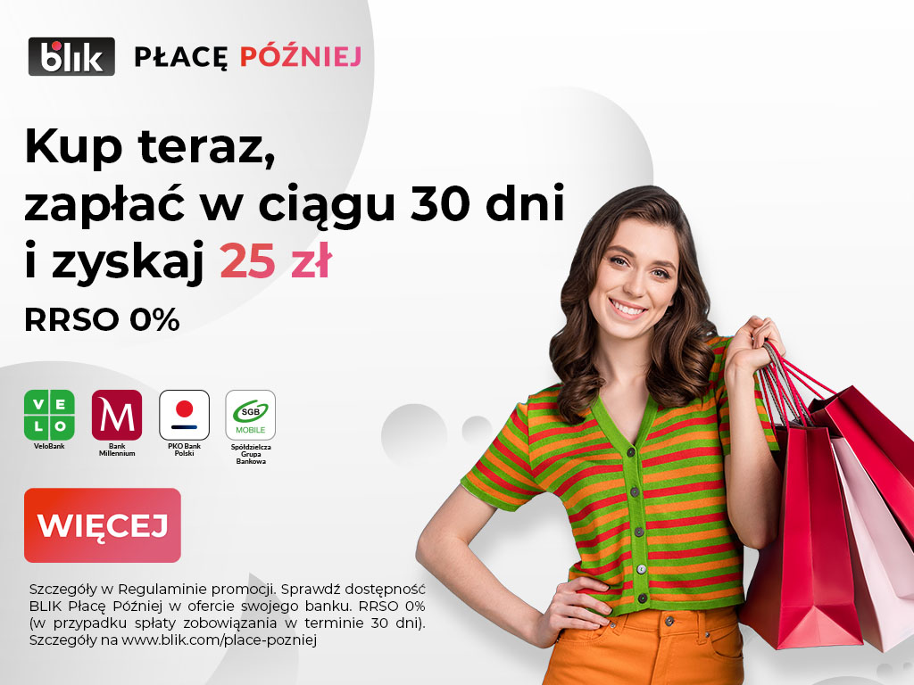 Szczęśliwa kobieta, trzymająca w ręku torby z zakupami.