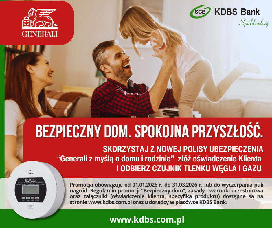 Szczęśliwa i uśmiechnięta rodzina, siedzi na kanapie w domu. Tata z radością podnosi córkę do góry.